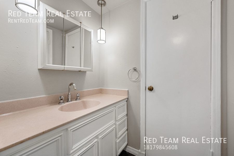 Highly sought after 1-1 Condo in Tanglewood property image