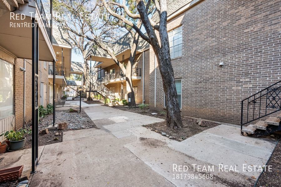 Highly sought after 1-1 Condo in Tanglewood property image